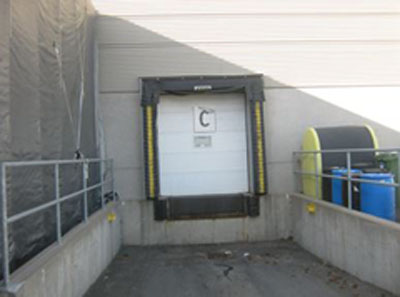 Shipping dock for coiled rod